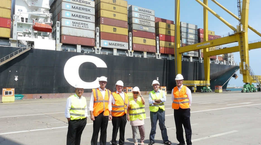 La eurodiputada Inmaculada Rodr&iacute;guez-Pi&ntilde;ero visita el Puerto de Valencia