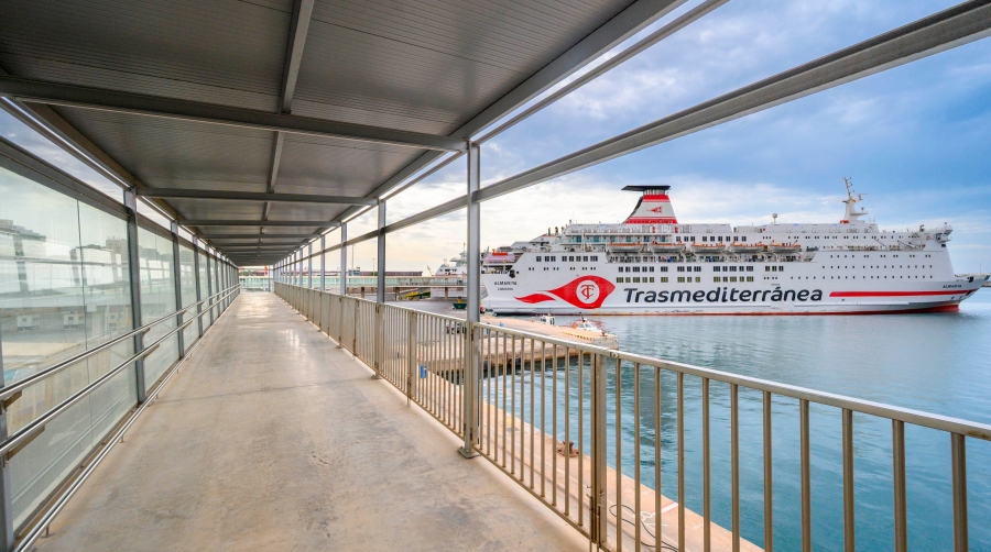 La APA licita la reforma de las pasarelas para pasajeros de cuatro rampas en el Puerto de Almería