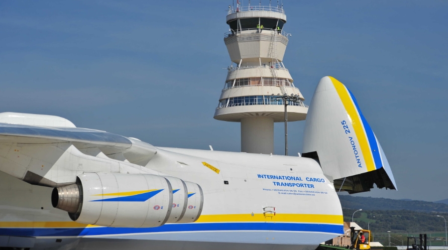 La vocaci&oacute;n de Foronda como aeropuerto de carga convive con su apuesta por relanzar el transporte de pasajeros.