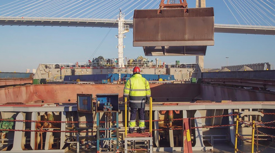 El buque cuenta con un calado máximo de 14 metros.