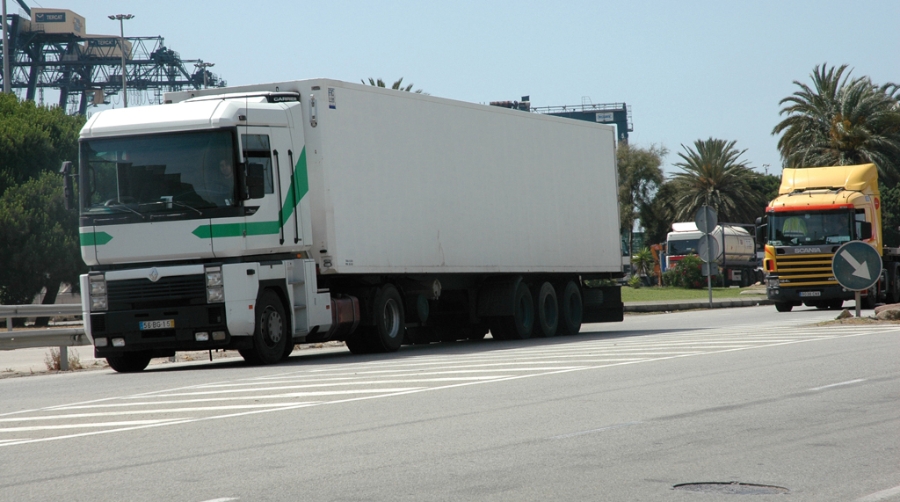 Fenadismer informa que el levantamiento de las restricciones a camiones acordado por Tr&aacute;fico es s&oacute;lo en carreteras