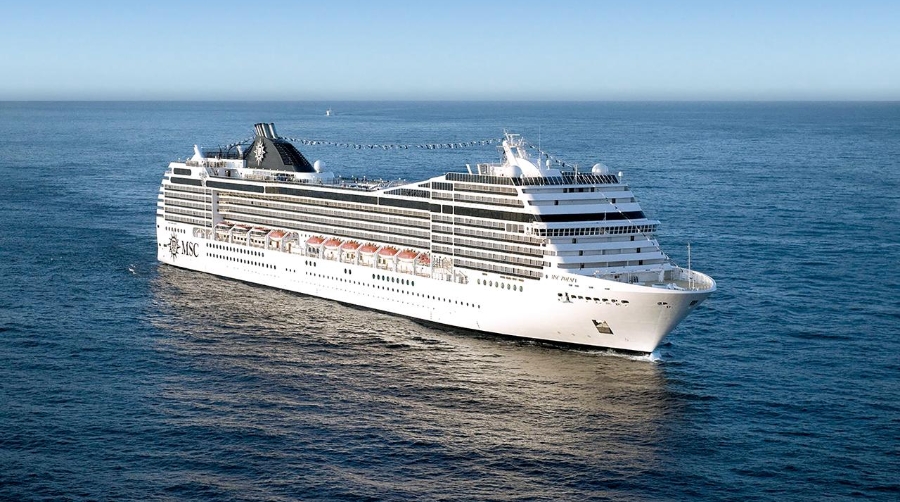El crucero “MSC Poesía” llega a Alicante dentro de su vuelta al mundo