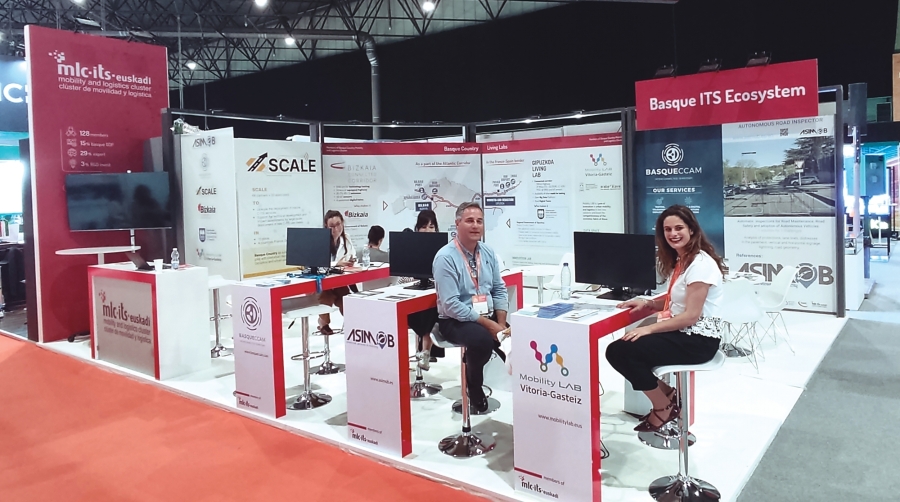 Además del propio Clúster, exponían en el stand sus socios Asimob, Basque CCAM, Diputaciones de Bizkaia y Gipuzkoa, Fundación Mobility Lab.