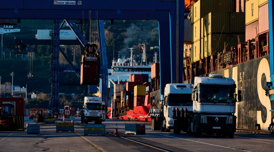 En 2024 entraron el Puerto de Bilbao cerca de 680.000 vehículos pesados.