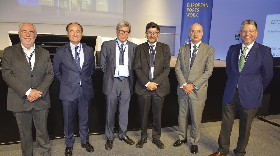 Francesc Sánchez (APV), Gerardo Landaluce (APBA), Aurelio Martínez (APV), Álvaro Rodríguez Dapena (OPPE), José Fernández (Comisión Europea), y José Luis Hormaechea (APBA). Foto: Raúl Tárrega.