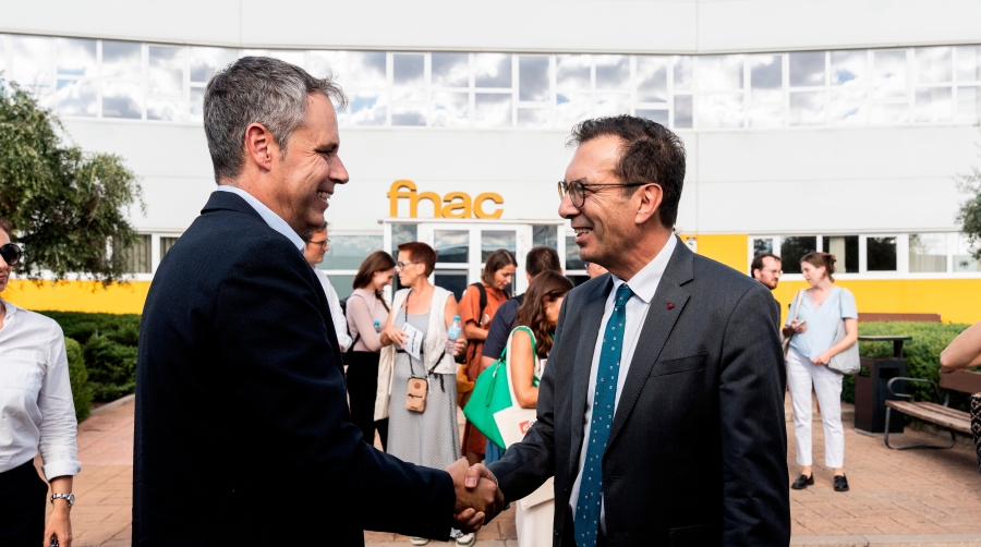 El ministro de Trabajo francés visita el almacén de Fnac en Rivas para conocer el protocolo frente al disconfort térmico