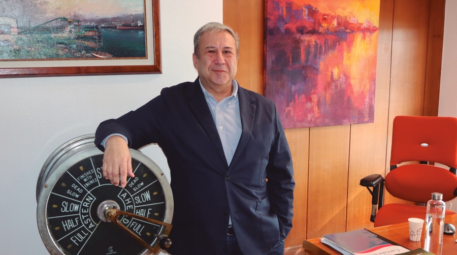 Carlos Rubio, director de Cantabriasil, explica que la apuesta de futuro de la empresa está sustentada en proyectos concretos y en una planificación clara. Foto J.P.