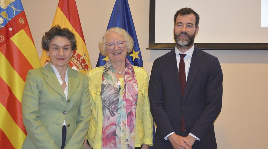 Mar Chao, presidenta de la Autoridad Portuaria de Valencia; Gesine Meissner, coordinadora del European Maritime Space y Benito Núñez, secretario general de Transporte Marítimo y Aéreo del Ministerio de Transportes y Movilidad Sostenible, inauguraron la jornada de trabajo. Foto J.C.P.