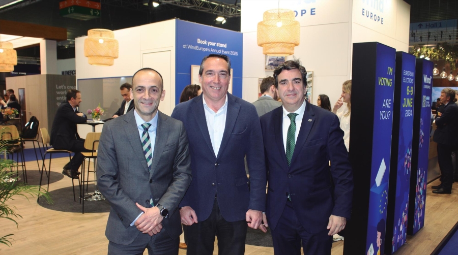 Desde la izquierda: Francisco Barea, presidente de la Autoridad Portuaria de Ferrol-San Cibrao; Rubén Ibáñez, presidente de la Autoridad Portuaria de Castellón; y Martín Fernández, presidente de la Autoridad Portuaria de A Coruña. Foto J.P.