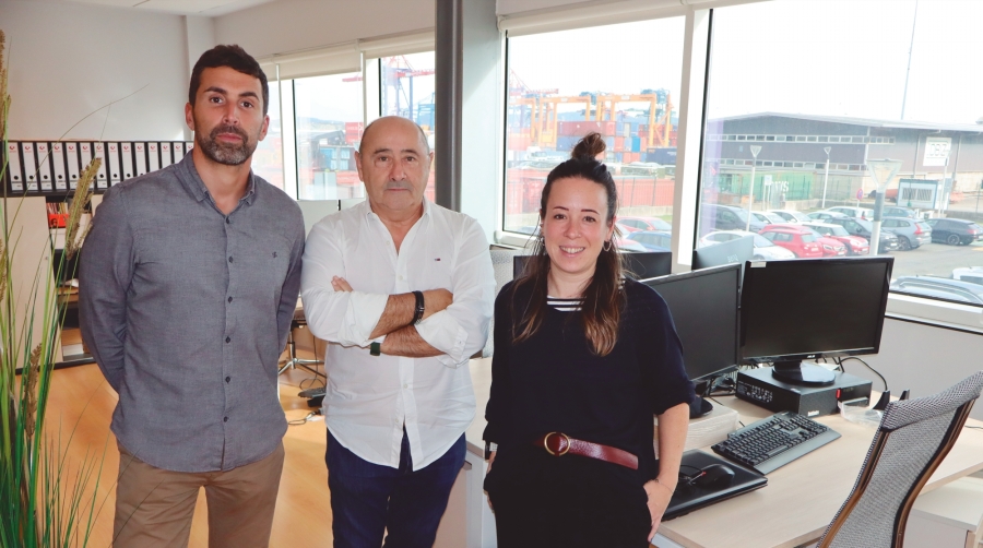 Desde la izquierda: Adrián Bolaño, Javier Juez (director), Maialen Escobal. Foto J.P.