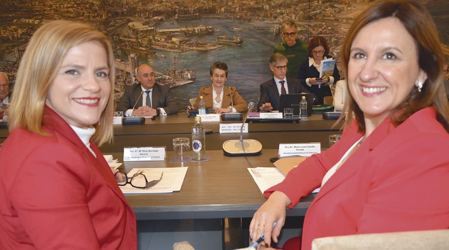 La delegada del Gobierno, Pilar Bernabé, y la alcaldesa de Valencia, María José Catalá (en primer plano), asistieron al primer Consejo de Administración de la APV del año. Foto J.C.P.