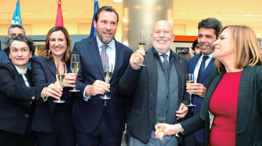 La comunidad portuaria de Valencia celebra el cóctel de Navidad más feliz de los últimos años