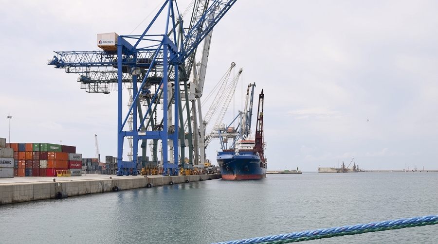 PortCastelló renueva el pavimento de los muelles de la Cerámica y Centenario