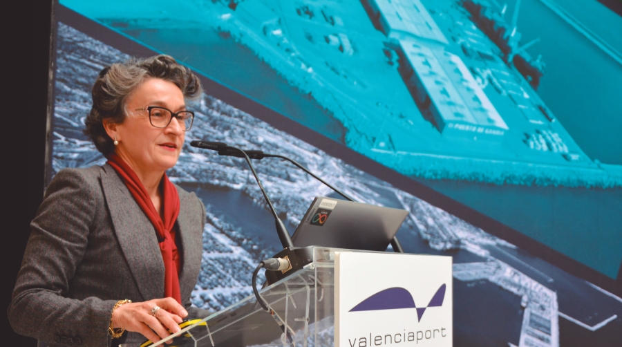 Mar Chao, presidenta de la Autoridad Portuaria de Valencia, durante la presentación del plan. Foto J.C.P.