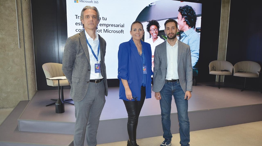 José Oliver, director gerente de Infoport; Vanessa Lerma, Responsable de Compras y Raúl Martínez, departamento Cloud de Arrow. Foto J.C.P.