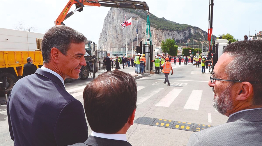 Cae la verja