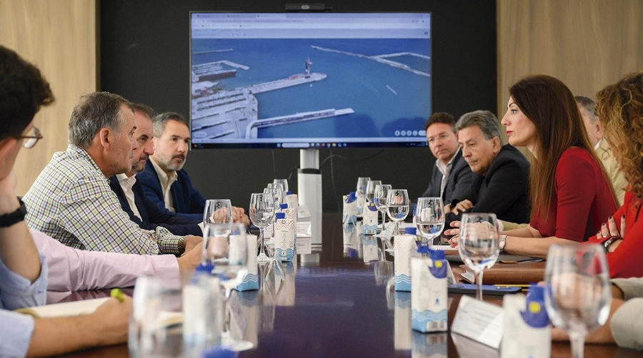 Almería da nuevos pasos en el uso puerto-ciudad del edificio de Capitanía y Salvamento
