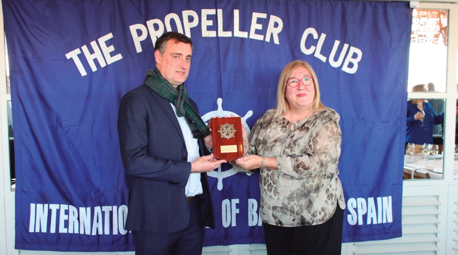 Carlos Folchi, presidente de Fenadismer, e Isabel Blanch, presidenta de Propeller Club de Barcelona. Foto M.V.