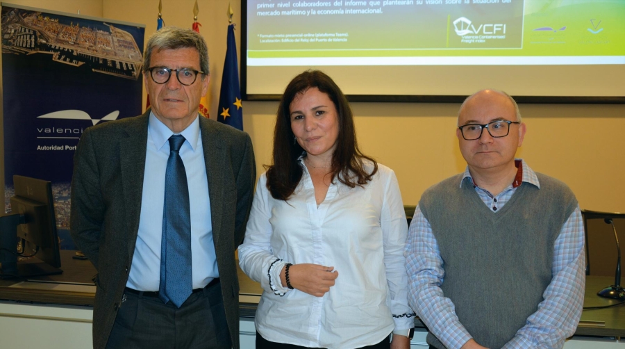 Aurelio Martínez, presidente de la Autoridad Portuaria de Valencia; Amparo Mestre, directora de Inteligencia de Mercado de la Fundación Valenciaport; y Vicente Pallardó, analista de coyuntura económica del Instituto de Economía Internacional (IEI) e investigador senior de la Universitat de València. Foto: Raúl Tárrega.