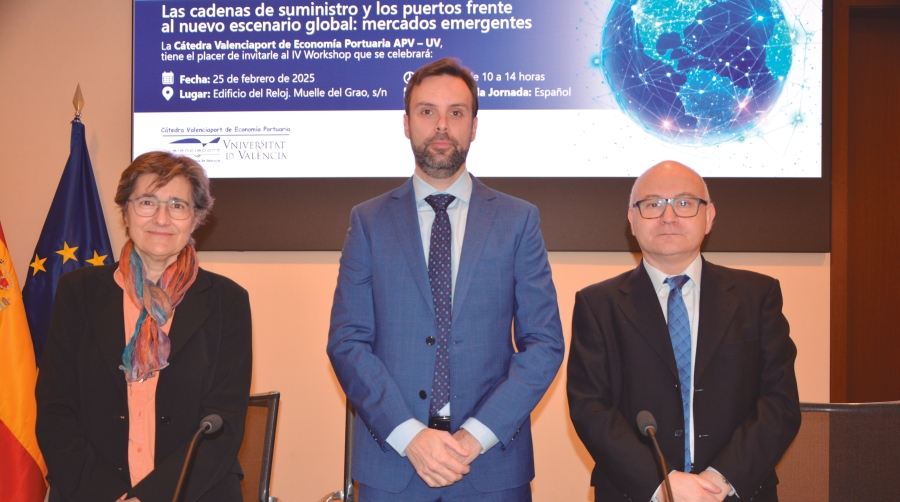 De izquierda a derecha, Rosa María Donat, vicerrectora de Transferencia e Innovación de la Universidad de Valencia; Aurelio Acedo, director general de la Autoridad Portuaria de Valencia y Vicente Pallardó, director de la Cátedra Valenciaport de Economía Portuaria. Foto J.C.P.