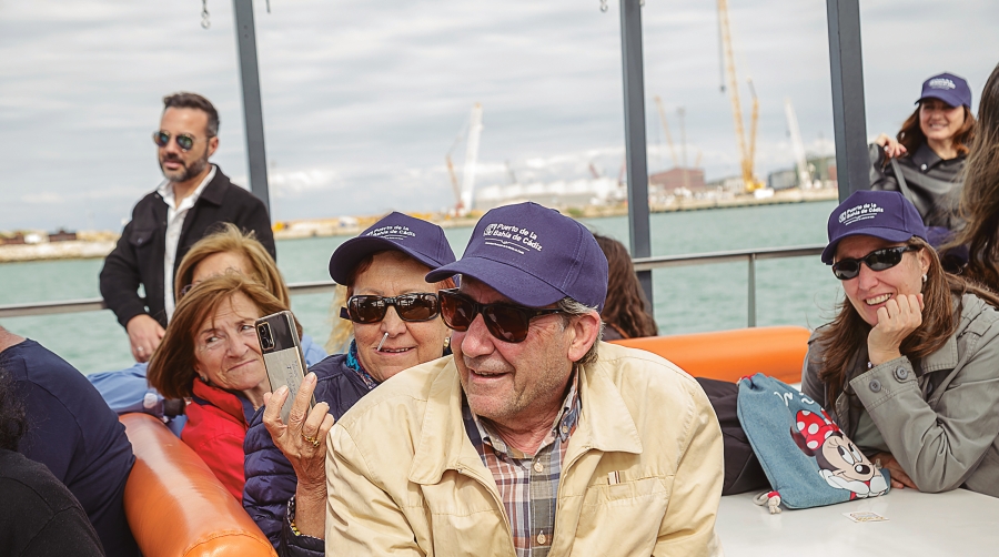 Casi 900 personas participaron en la VI Jornada de Puertas Abiertas del Puerto de Cádiz