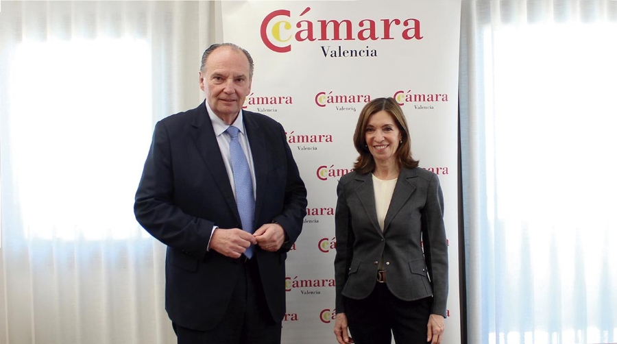 José Vicente Morata, presidente de Cámara Valencia; y Ana González, presidenta del CEL, tras la firma del acuerdo.