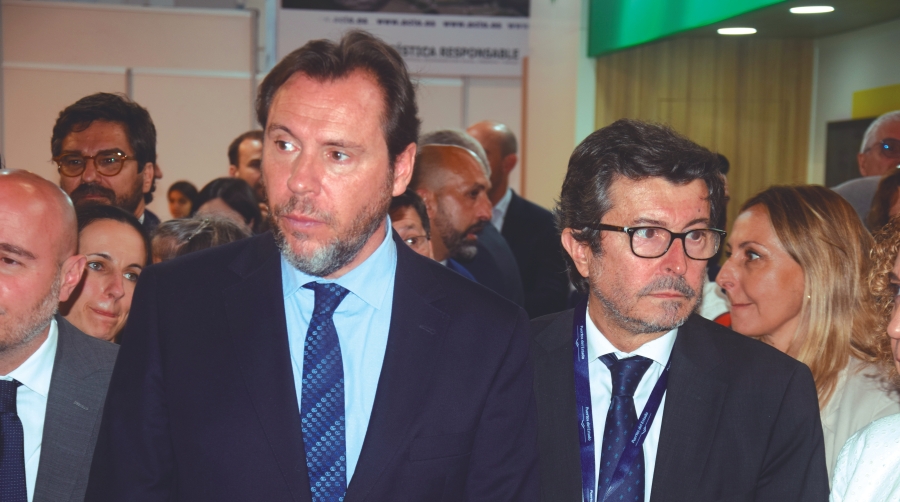 Óscar Puente y Álvaro Rodríguez Dapena, durante la inauguración de la pasada edición del SIL. Foto M. J.
