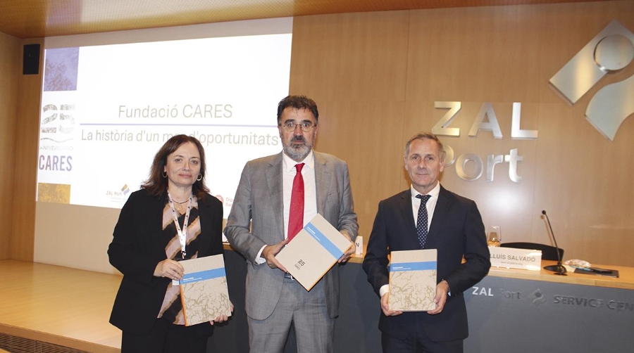 Helena Borbón, directora general de Fundación Cares; Lluís Salvadó, presidente saliente de la AP de Barcelona; y Jordi Guerrero, director general de CILSA. Foto C.C.