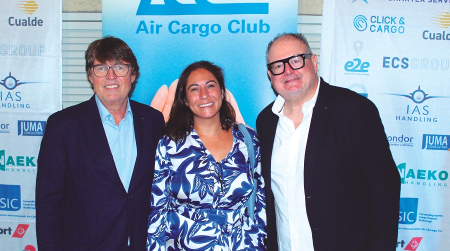 Luis Alberto Martínez, vocal; Mónica Vicente, vocal; y Francisco García, presidente del Air Cargo Club. Foto M.V.