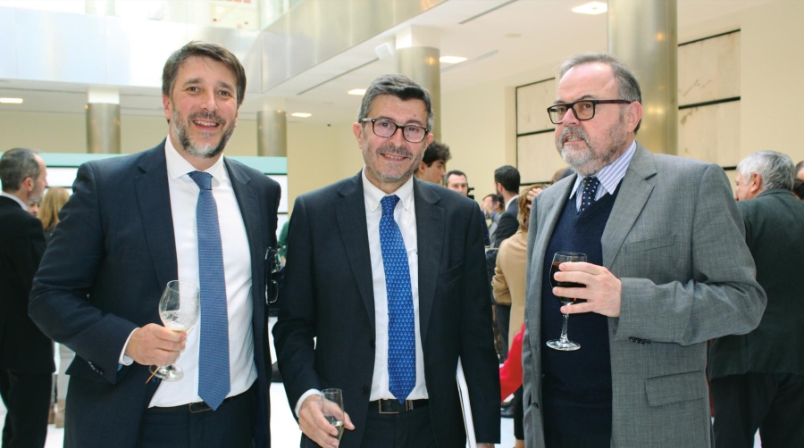La comunidad portuaria de Valencia celebra el cóctel de Navidad más feliz de los últimos años