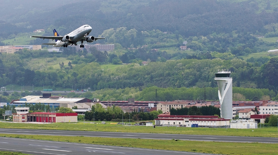 Transportes ha aprobado el Plan Director del Aeropuerto de Bilbao.