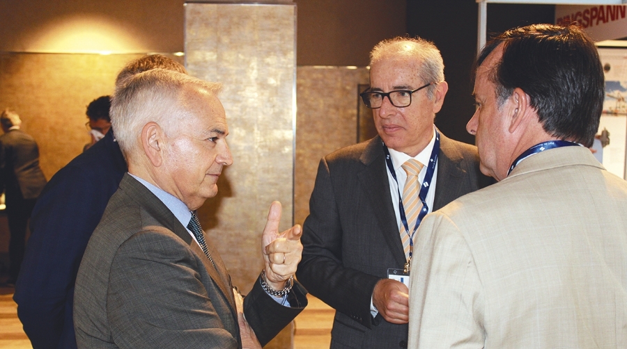 Josep Vicent Boira, Comisionado del Corredor Mediterráneo; José Alberto Carbonell, presidente de Port de Barcelona; y Rory James Doyle, Managing Director de Transport Events. Foto M.V.