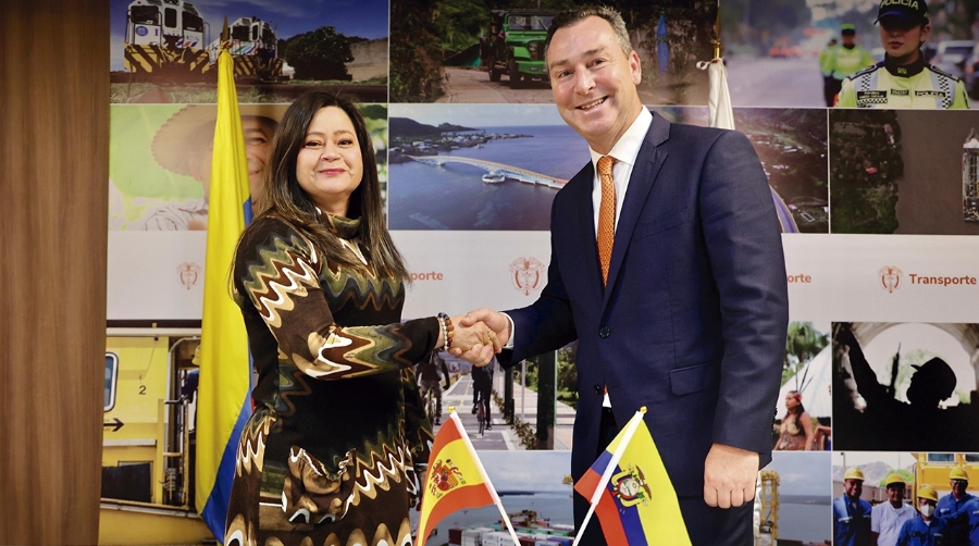 La ministra de Transporte de Colombia, María Fernanda Rojas, junto al presidente de Puertos del Estado, Gustavo Santana.