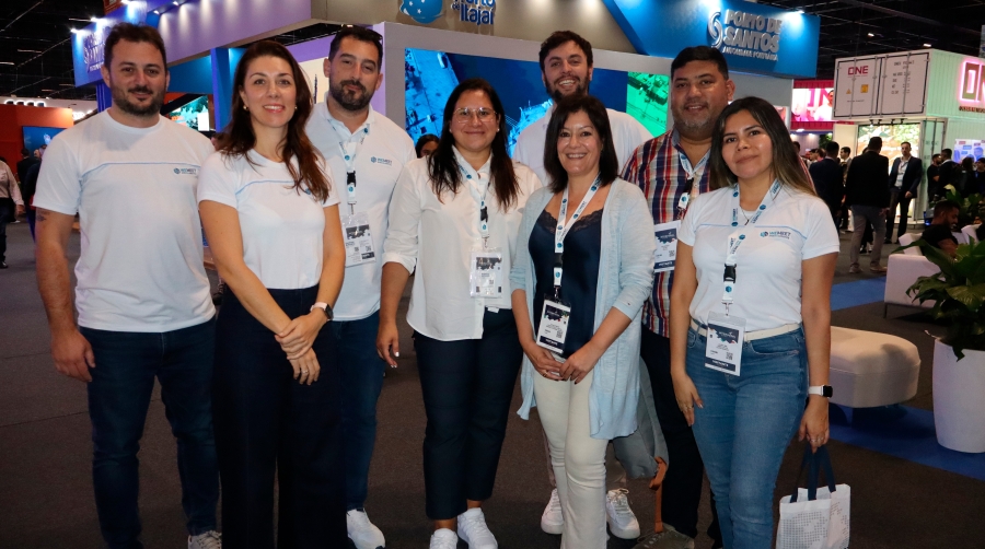 Desde la izquierda: Mathias Cardarello; María José Milano; Santiago Balbuena; Sabrina Palermo; Eulalia Mateu, directora de Desarrollo de Negocio (Barcelona); Laura Lima; Jonathan Avero; Juan Carlos Méndez. Foto J.P.