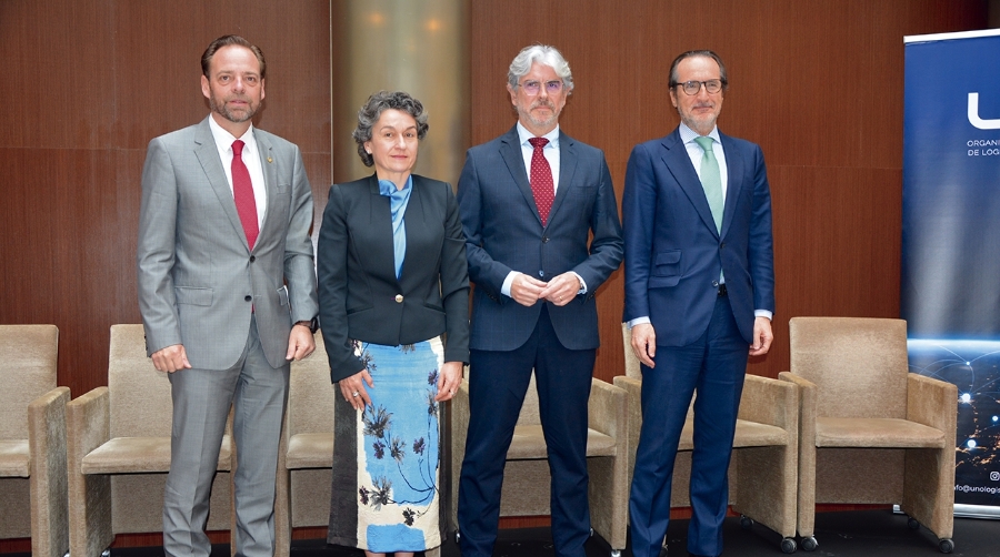 Alfredo Soler, presidente de Propeller Valencia; Mar Chao, presidenta de la Autoridad Portuaria de Valencia; Felipe Carrasco, secretario autonómico de Industria, Comercio y Consumo de la Generalitat Valenciana y Francisco Aranda, presidente de UNO. Foto J.C.P.