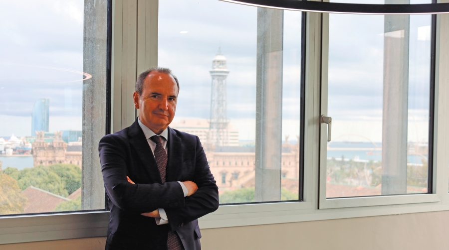 Jaume Ferrer, CEO de Bas &amp; Josa, en su nueva oficina en el edificio Colón en Barcelona. Fotos: J. M.