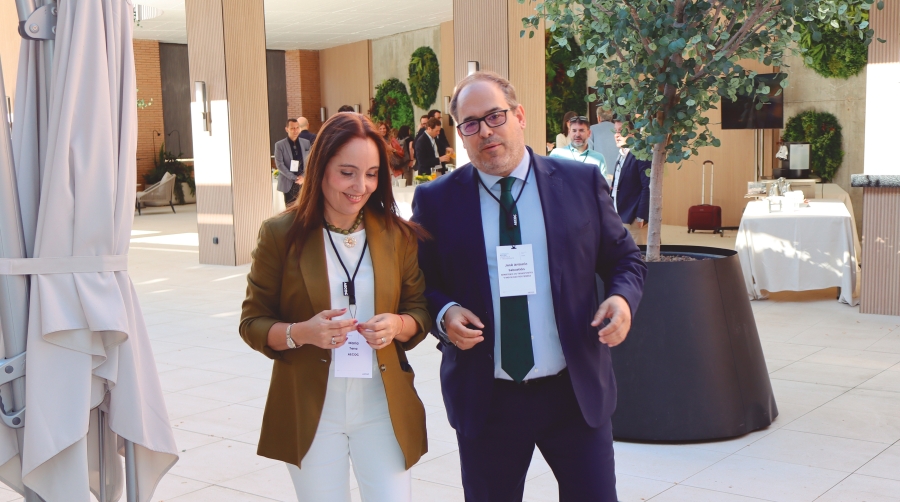 María Tena, directora de Logística de AECOC; y José Antonio Sebastián, comisionado del Corredor Atlántico. Foto M.J.