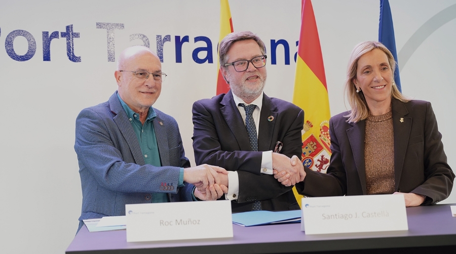Roc Muñoz, presidente de la Asociación para el Impulso Metropolitano del Camp de Tarragona; Santiago J. Castellà, presidente de Port Tarragona; y Dolors Ferré, vicepresidenta de la Asociación para el Impulso Metropolitano del Camp de Tarragona.