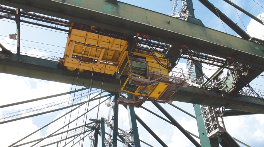 El informe concluye que persisten en el sistema portuario español rigideces y asimetrías regulatorias.