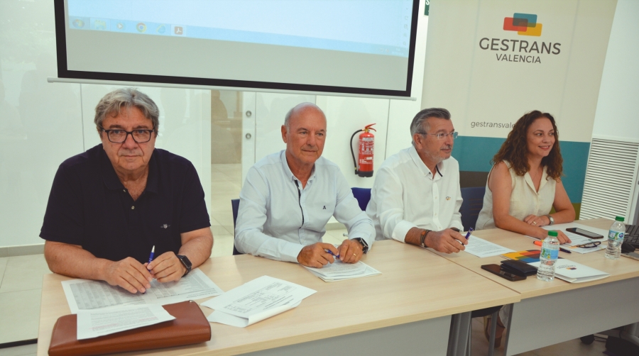 Eduardo Rallo, asesor financiero; Jorge Selma, secretario; Carlos Prades, presidente y Rosa Molero, gerente de Gestrans Valencia. Foto J.C.P.