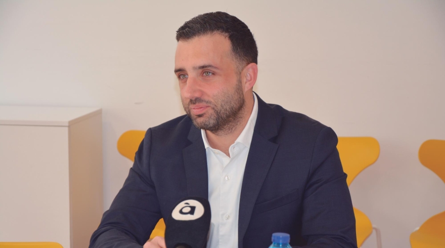 Darío Moreno, alcalde de Sagunto, durante el encuentro mantenido ayer con los medios de comunicación. Foto J.C.P.