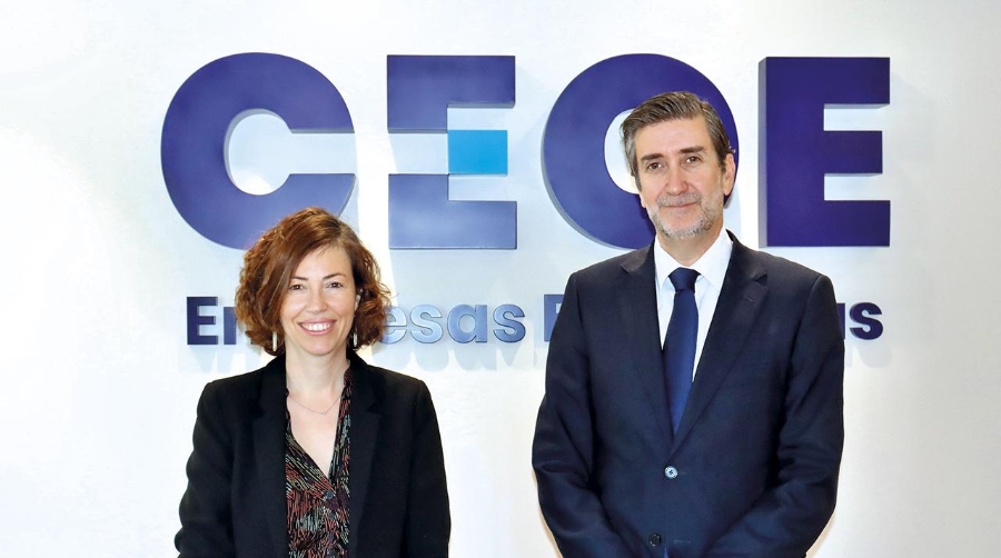 Silvia Sanjoaquín, presidenta de Gasnam-Neutral Transport y Javier Calderón, director de Empresas y Organizaciones de CEOE.
