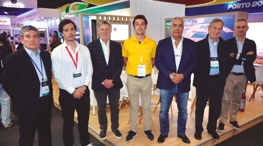 Parte de la delegación bilbaína. Izq. a dcha.: Roberto Bartolomé, de UniportBilbao; Gorka Loranca, de Erhardt Logistics; Valeriano García Felipe, de Access World Spain; Asís Mínguez, de Share Logistics Spain; Felipe J. Jaber, presidente de UniportBilbao; May de Damborenea; Jon Pastrana, CEO de Debusman. Foto J.P.