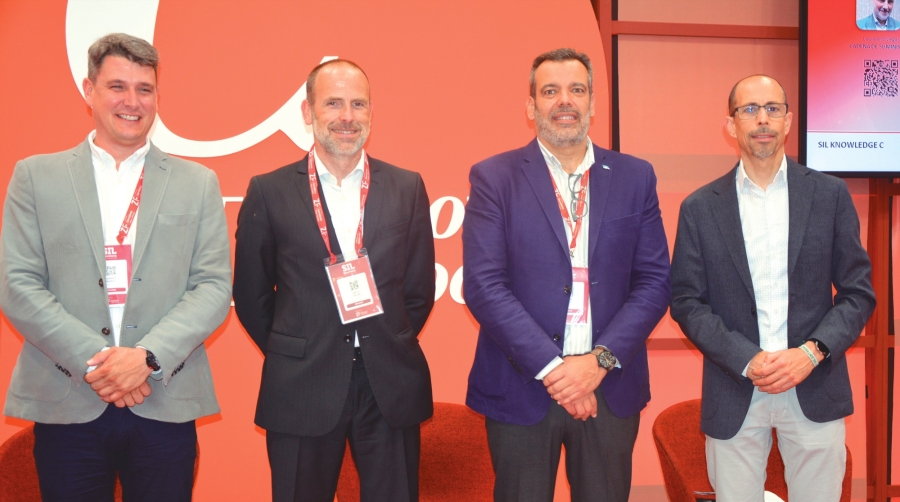 Alberto Blanco, director de Proyectos de Transformación Logística de Carreras Grupo Logístico; Carlos Castán, director de Logística de CELSA; Dulsé Díaz, secretario general de CETM y Julio Viartola, director técnico de Asfares. Foto J.C.: