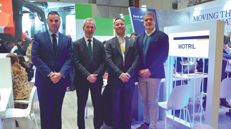 José García Fuentes, presidente de la AP de Motril (segundo por la izquierda), junto a representantes de Ronco y Cía.