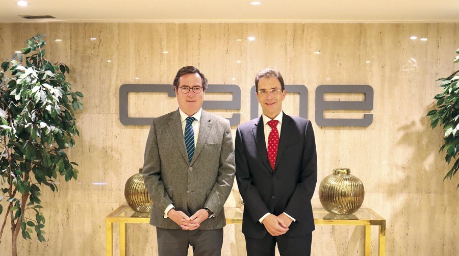 Antonio Garamendi, presidente de Confederación Española de Organizaciones Empresariales (CEOE) y Miguel Borrás, director general de DHL Express España.