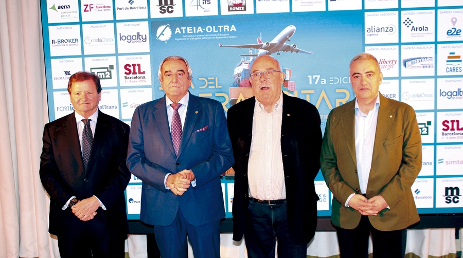 Antonio Llobet, presidente del COACAB; Emili Sanz, presidente de ATEIA-OLTRA Barcelona; Manel Nadal, secretario de Movilidad de la Generalitat de Catalunya; y Salvador Richart, presidente de la Asociación de Consignatarios de Barcelona. Foto M.V.