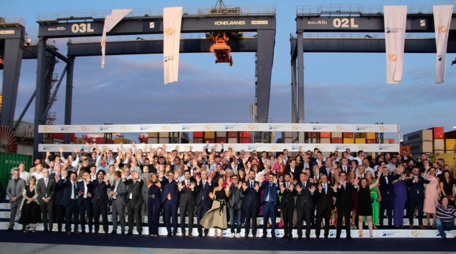 La plantilla de BEST celebró el décimo aniversario de la terminal junto con las autoridades, empresas y asociaciones del sector. Foto Leila Escrihuela.