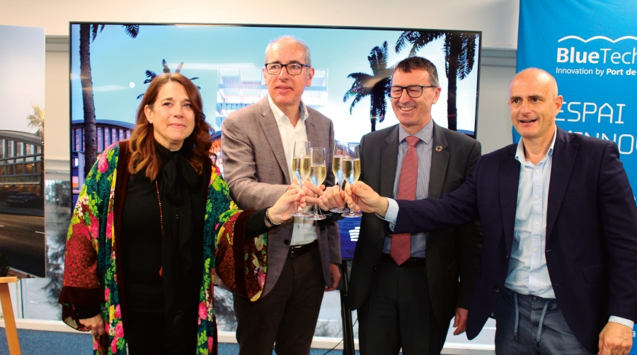 Emma Cobos, directora de Innovación y Estrategia de Negocio; José Alberto Carbonell, presidente de Port de Barcelona; Carles Anglada, director general de WTCB; y David Pino, director de Port Vell. Foto M.V.