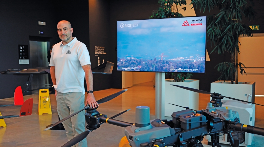 Nacho Lázaro, cofundador y director técnico de Pirineos Drone, durante el BNEW, donde muestra su proyecto. Foto: J. M.